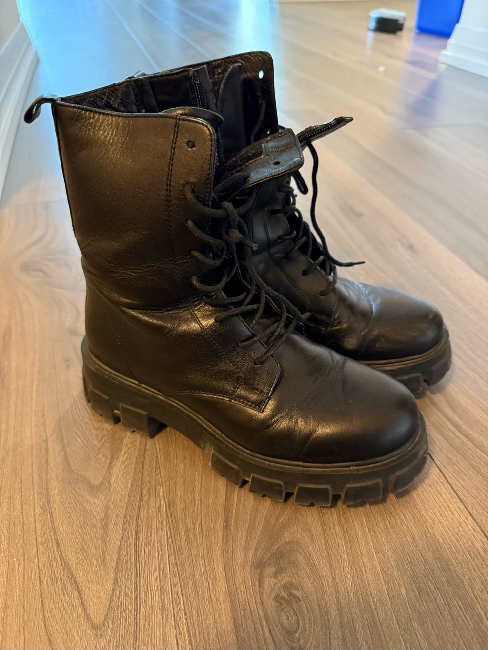 Artica women’s Leather Combat Boots - Rugged Lace-Up Style